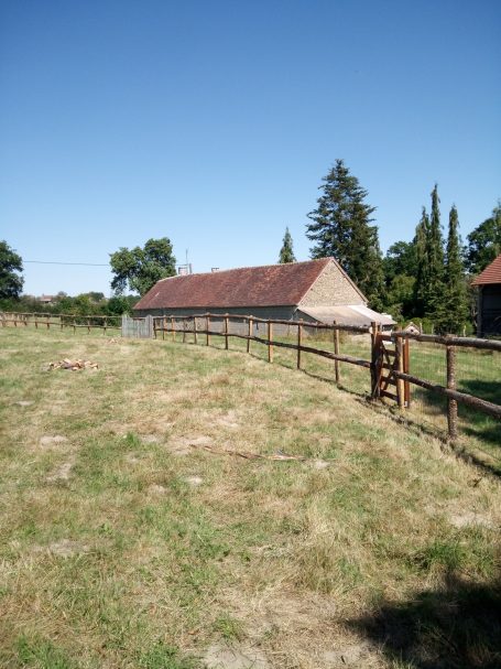 Création d'une clôture en lisse de chataîgnier