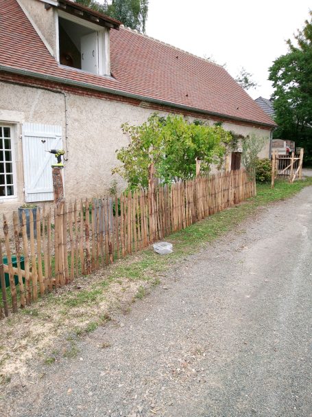 Création d'une clôture en ganivelles